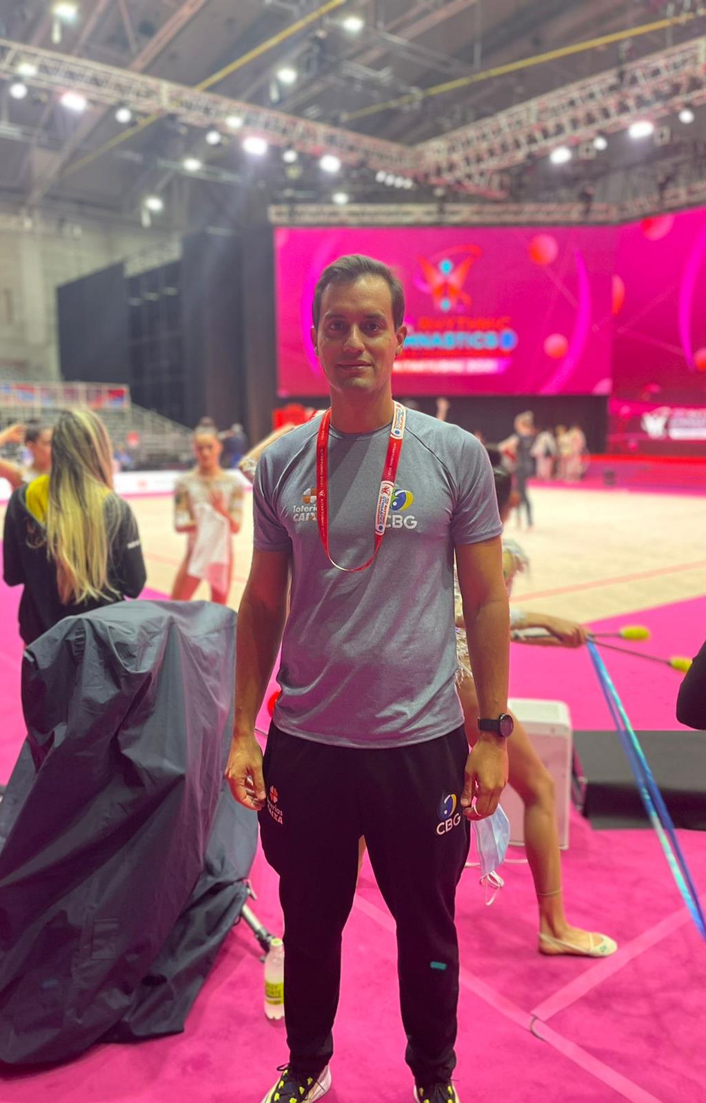 Prof. Dr. João Gomes en arena de competición mundial de gimnasia rítmica
